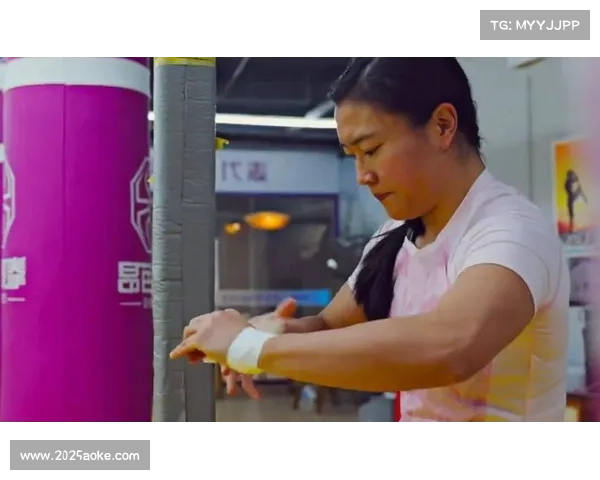 石铭UFC首秀惜败巴西劲敌 中国女版黄飞鸿兼任医师引全球瞩目